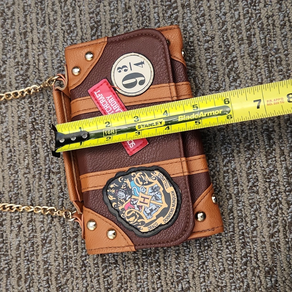 Harry Potter Hogwarts Trunk Crossbody/ Clutch - Picture 10 of 14